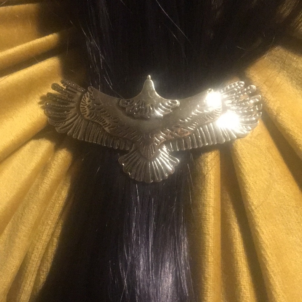 4/$20 Eagle gold tone hair clip - Picture 3 of 7